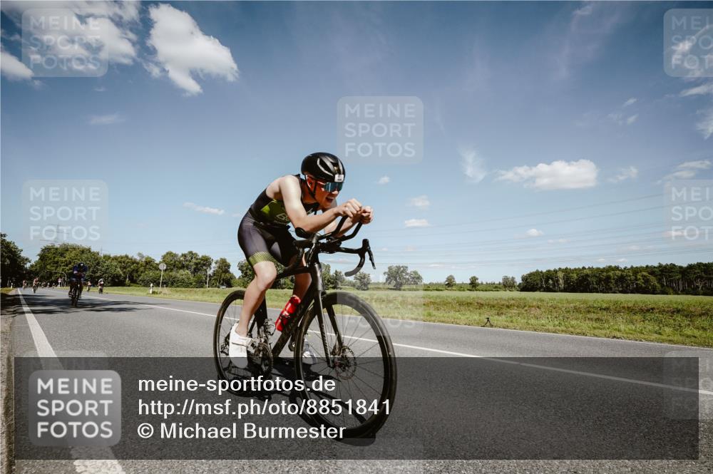07.09.2025 - 19. Norderstedt Triathlon Michael Burmester http://msf.ph/oto/8851841 07.09.2025 14:29:34 Radfahren 994, 1031, 1038 meine-sportfotos.de