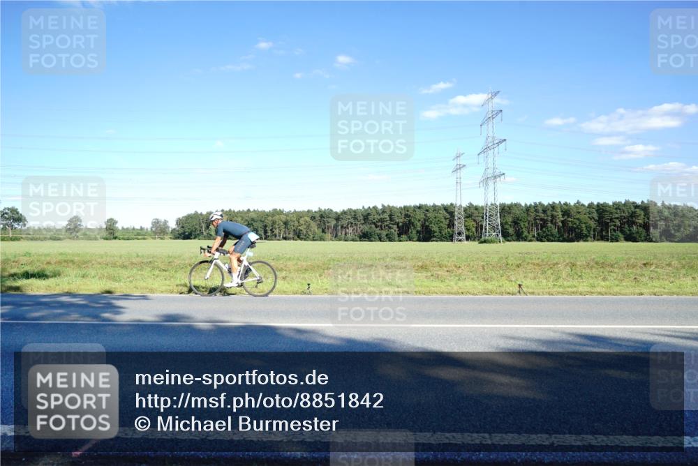 07.09.2025 - 19. Norderstedt Triathlon Michael Burmester http://msf.ph/oto/8851842 07.09.2025 15:46:23 Radfahren 518, 912, 933, 1407 meine-sportfotos.de