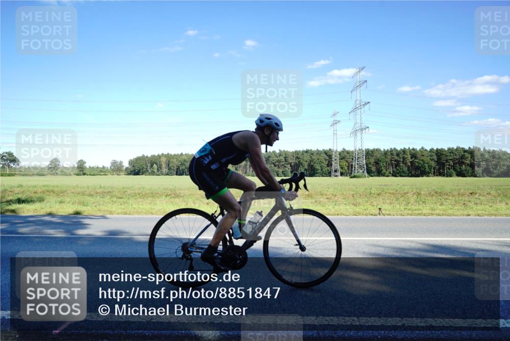 07.09.2025 - 19. Norderstedt Triathlon Michael Burmester http://msf.ph/oto/8851847 07.09.2025 15:46:26 Radfahren 875, 912, 1407, 1533 meine-sportfotos.de