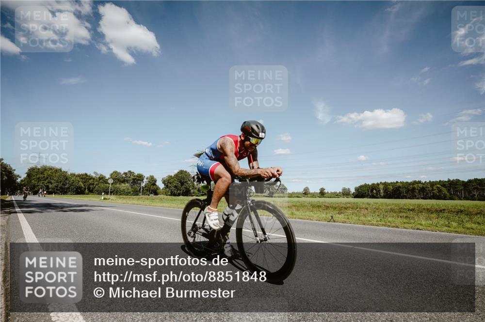 07.09.2025 - 19. Norderstedt Triathlon Michael Burmester http://msf.ph/oto/8851848 07.09.2025 14:29:38 Radfahren 1020, 1038 meine-sportfotos.de