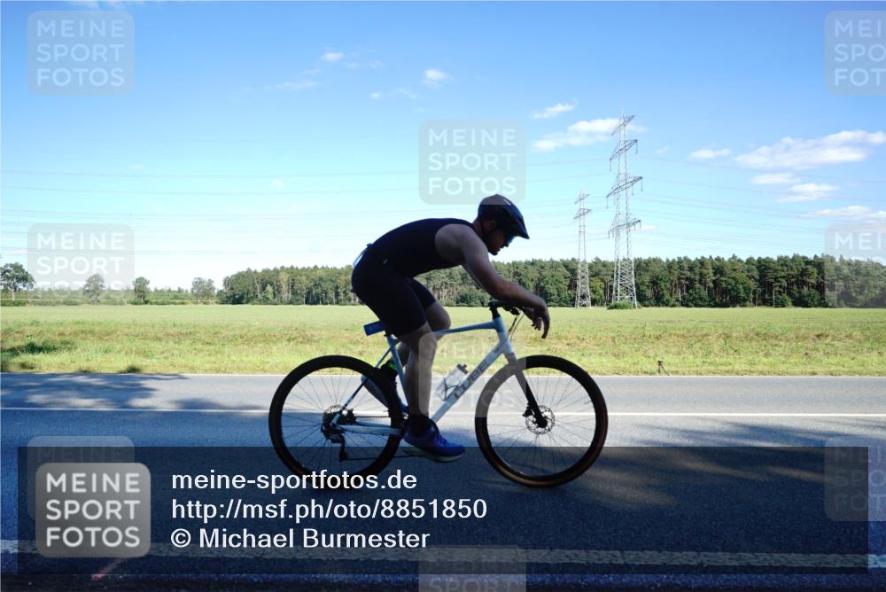 07.09.2025 - 19. Norderstedt Triathlon Michael Burmester http://msf.ph/oto/8851850 07.09.2025 15:46:26 Radfahren 875, 912, 1407, 1533 meine-sportfotos.de