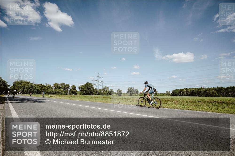 07.09.2025 - 19. Norderstedt Triathlon Michael Burmester http://msf.ph/oto/8851872 07.09.2025 14:29:54 Radfahren 388, 1421 meine-sportfotos.de