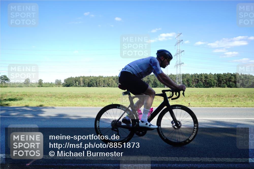 07.09.2025 - 19. Norderstedt Triathlon Michael Burmester http://msf.ph/oto/8851873 07.09.2025 15:46:58 Radfahren 943, 1080, 1529 meine-sportfotos.de
