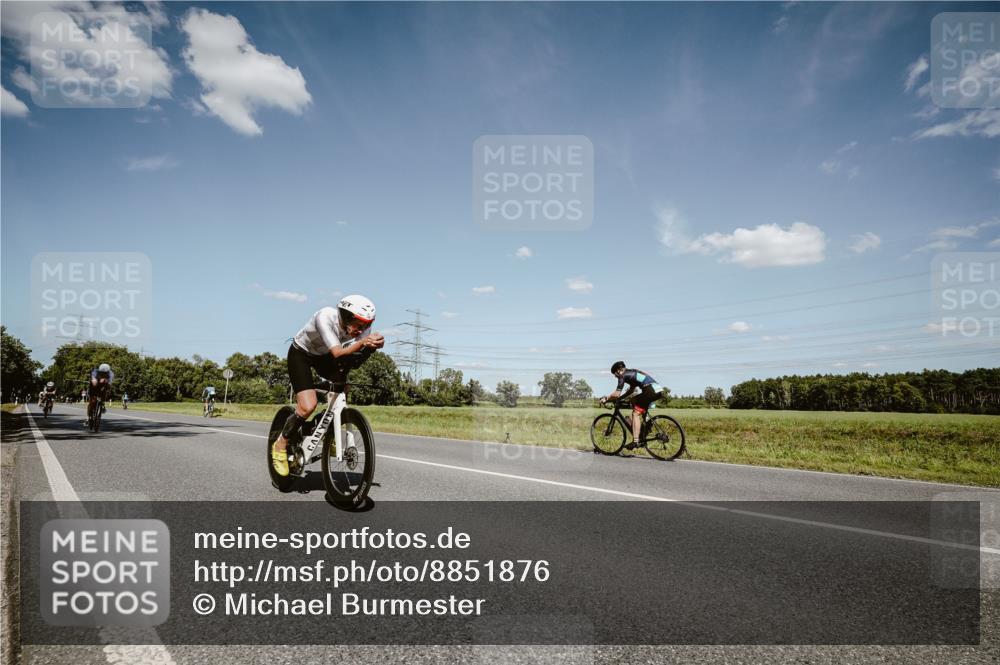 07.09.2025 - 19. Norderstedt Triathlon Michael Burmester http://msf.ph/oto/8851876 07.09.2025 14:29:56 Radfahren 388, 917, 1421 meine-sportfotos.de
