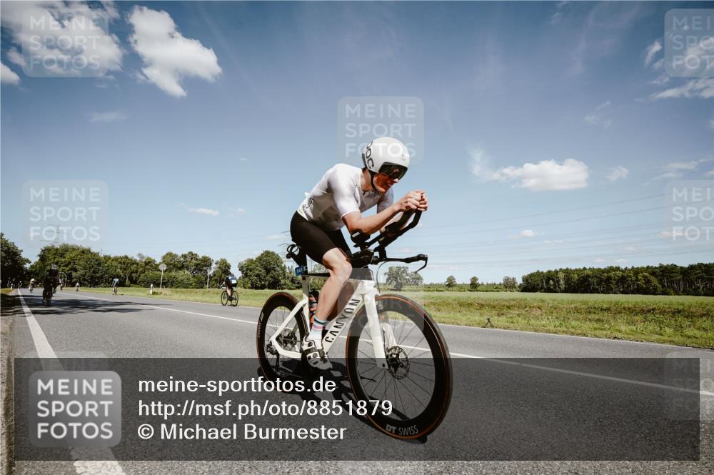 07.09.2025 - 19. Norderstedt Triathlon Michael Burmester http://msf.ph/oto/8851879 07.09.2025 14:29:57 Radfahren 388, 917, 1421 meine-sportfotos.de