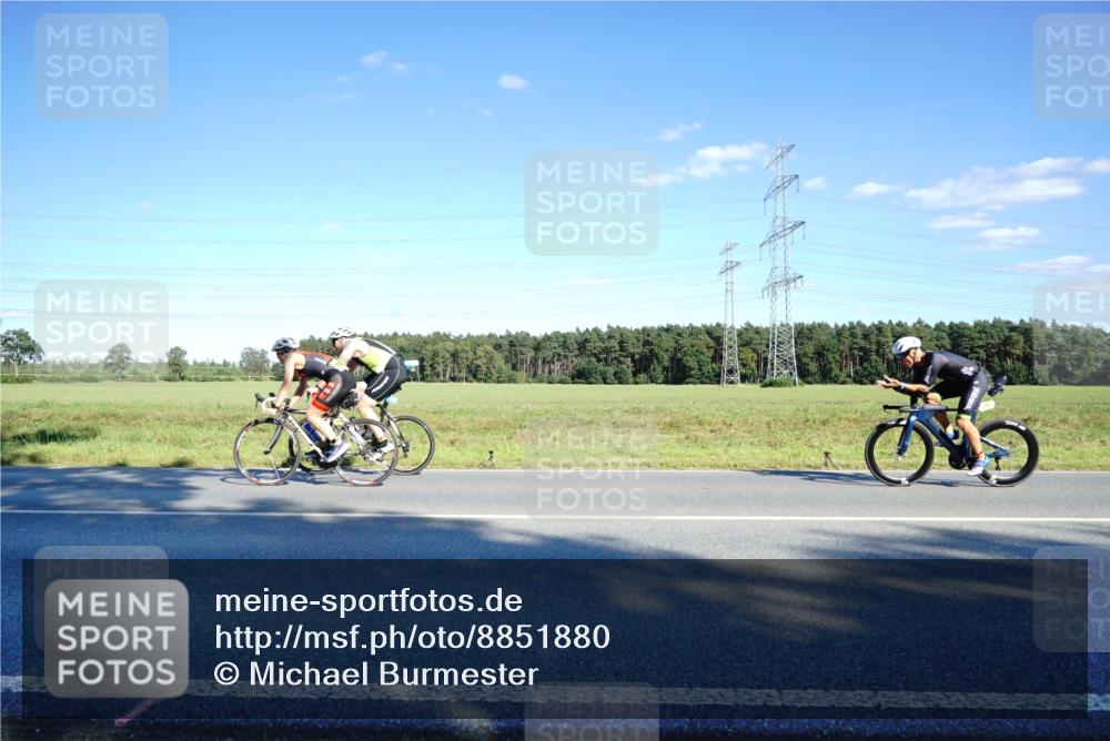 07.09.2025 - 19. Norderstedt Triathlon Michael Burmester http://msf.ph/oto/8851880 07.09.2025 15:47:02 Radfahren 943 meine-sportfotos.de