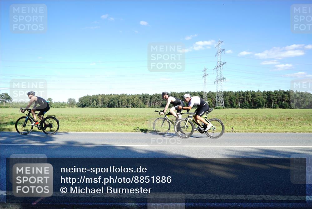 07.09.2025 - 19. Norderstedt Triathlon Michael Burmester http://msf.ph/oto/8851886 07.09.2025 15:47:04 Radfahren 386 meine-sportfotos.de