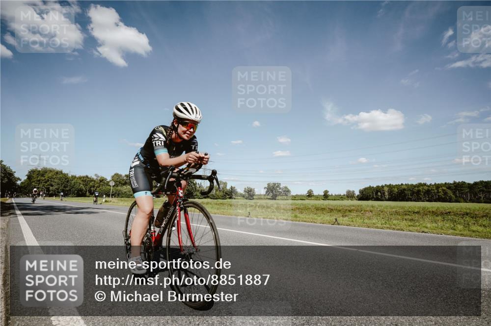 07.09.2025 - 19. Norderstedt Triathlon Michael Burmester http://msf.ph/oto/8851887 07.09.2025 14:29:59 Radfahren 388, 917, 1421, 1506 meine-sportfotos.de