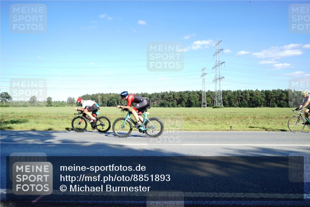 07.09.2025 - 19. Norderstedt Triathlon Michael Burmester http://msf.ph/oto/8851893 07.09.2025 15:47:07 Radfahren 386 meine-sportfotos.de