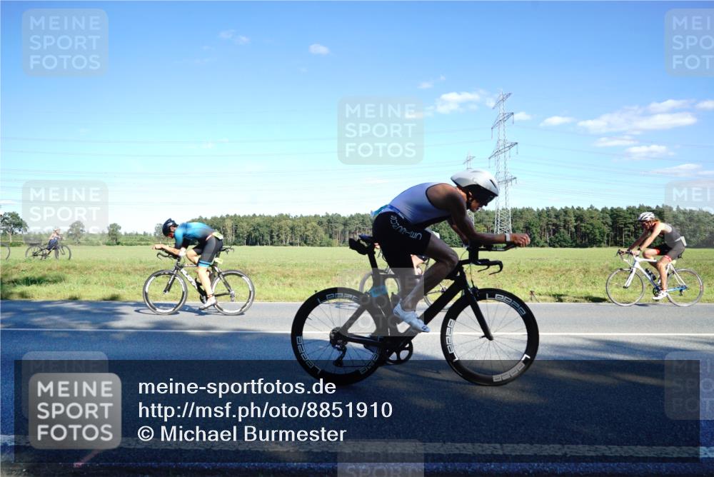 07.09.2025 - 19. Norderstedt Triathlon Michael Burmester http://msf.ph/oto/8851910 07.09.2025 15:47:19 Radfahren 1472, 1514 meine-sportfotos.de