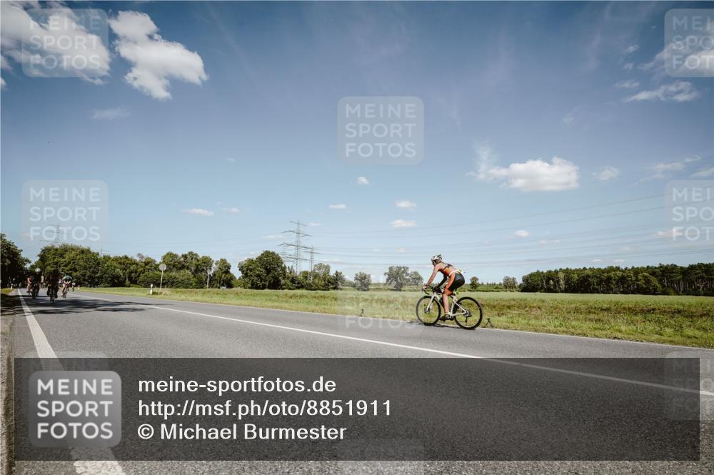 07.09.2025 - 19. Norderstedt Triathlon Michael Burmester http://msf.ph/oto/8851911 07.09.2025 14:30:19 Radfahren 411, 990, 992 meine-sportfotos.de