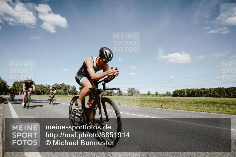 07.09.2025 - 19. Norderstedt Triathlon Michael Burmester http://msf.ph/oto/8851914 07.09.2025 14:30:21 Radfahren 411, 961, 990, 992, 1041 meine-sportfotos.de
