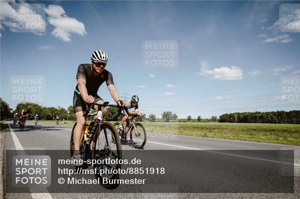 07.09.2025 - 19. Norderstedt Triathlon Michael Burmester http://msf.ph/oto/8851918 07.09.2025 14:30:22 Radfahren 411, 961, 990, 992, 1041 meine-sportfotos.de