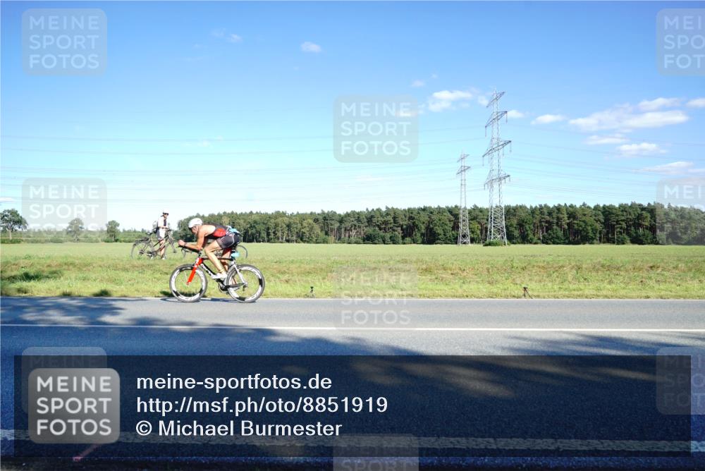 07.09.2025 - 19. Norderstedt Triathlon Michael Burmester http://msf.ph/oto/8851919 07.09.2025 15:47:25 Radfahren 1472 meine-sportfotos.de