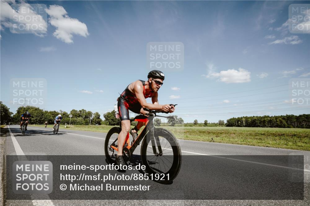 07.09.2025 - 19. Norderstedt Triathlon Michael Burmester http://msf.ph/oto/8851921 07.09.2025 14:30:23 Radfahren 411, 961, 990, 992, 1041 meine-sportfotos.de