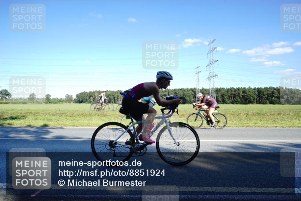 07.09.2025 - 19. Norderstedt Triathlon Michael Burmester http://msf.ph/oto/8851924 07.09.2025 15:47:28 Radfahren 464, 529 meine-sportfotos.de