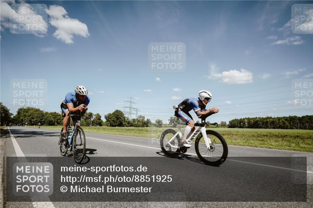 07.09.2025 - 19. Norderstedt Triathlon Michael Burmester http://msf.ph/oto/8851925 07.09.2025 14:30:24 Radfahren 411, 961, 990, 992, 1041 meine-sportfotos.de