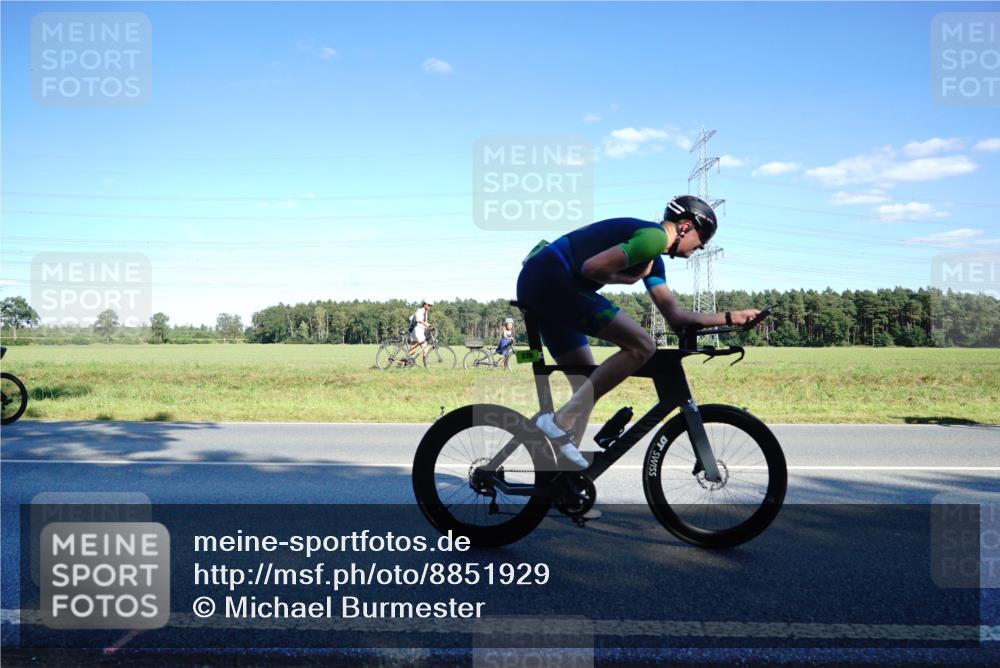 07.09.2025 - 19. Norderstedt Triathlon Michael Burmester http://msf.ph/oto/8851929 07.09.2025 15:47:29 Radfahren 464, 529 meine-sportfotos.de