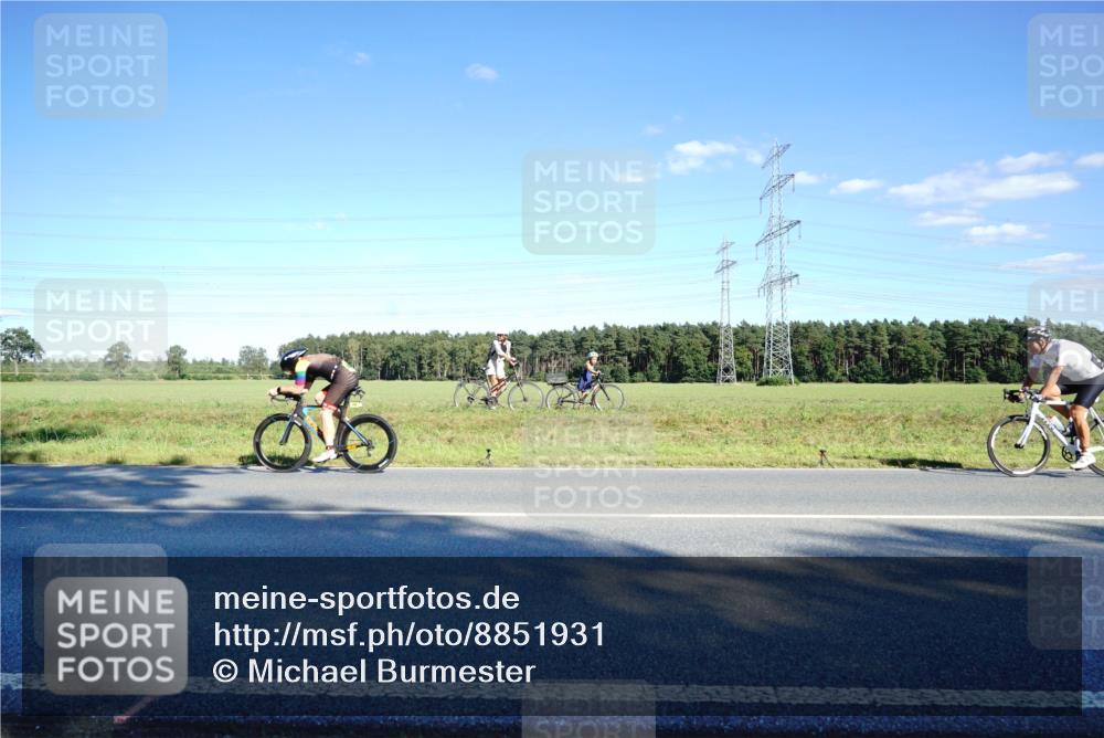 07.09.2025 - 19. Norderstedt Triathlon Michael Burmester http://msf.ph/oto/8851931 07.09.2025 15:47:30 Radfahren 464, 529 meine-sportfotos.de
