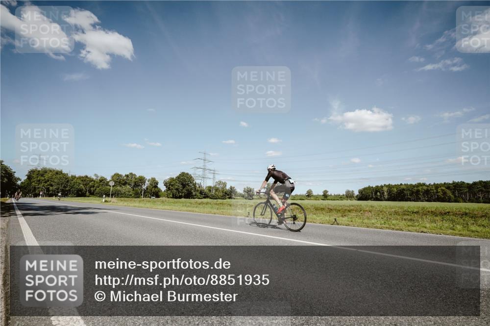 07.09.2025 - 19. Norderstedt Triathlon Michael Burmester http://msf.ph/oto/8851935 07.09.2025 14:30:34 Radfahren 959 meine-sportfotos.de