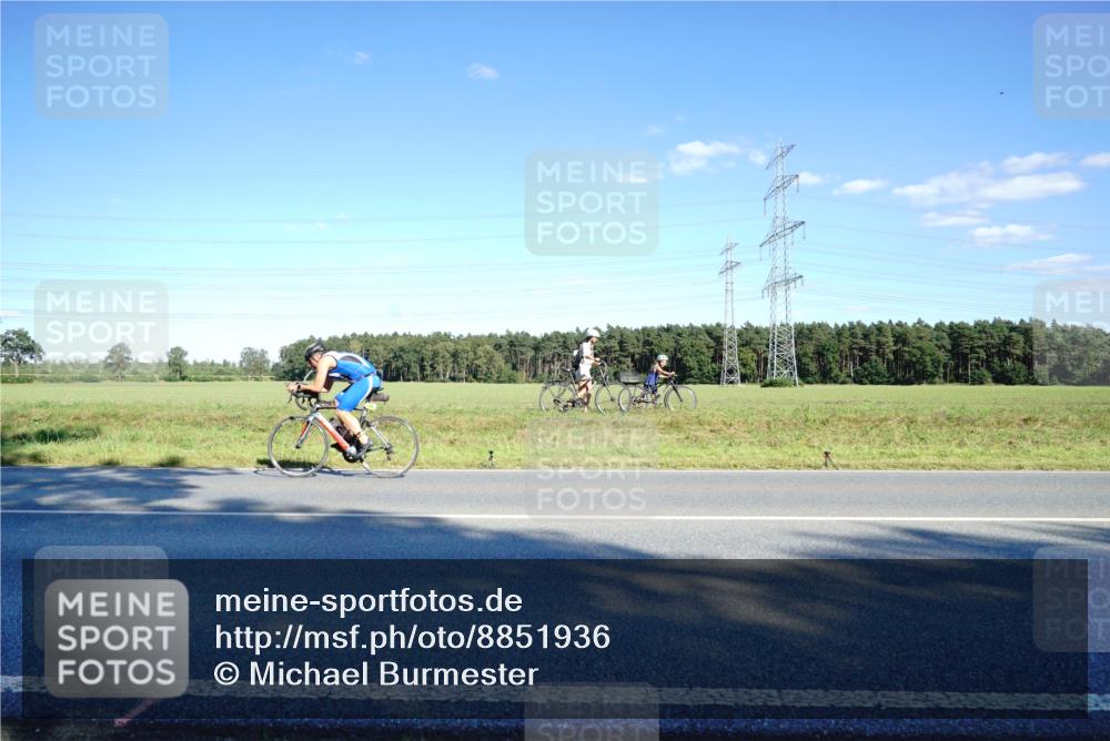 07.09.2025 - 19. Norderstedt Triathlon Michael Burmester http://msf.ph/oto/8851936 07.09.2025 15:47:32 Radfahren 464, 529 meine-sportfotos.de
