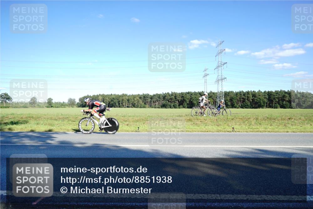 07.09.2025 - 19. Norderstedt Triathlon Michael Burmester http://msf.ph/oto/8851938 07.09.2025 15:47:35 Radfahren  meine-sportfotos.de