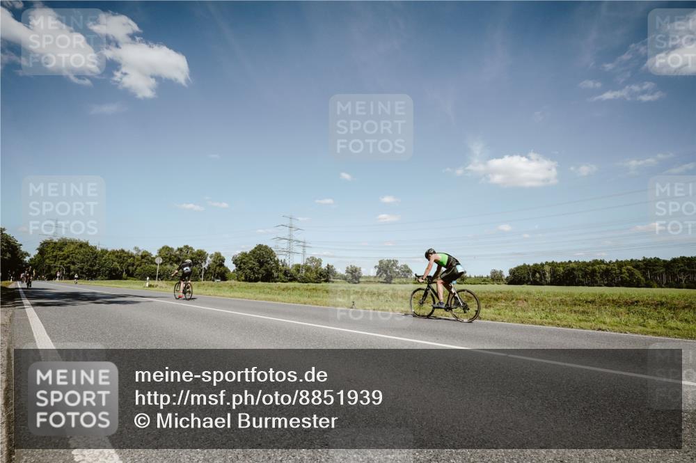 07.09.2025 - 19. Norderstedt Triathlon Michael Burmester http://msf.ph/oto/8851939 07.09.2025 14:30:35 Radfahren 1483 meine-sportfotos.de