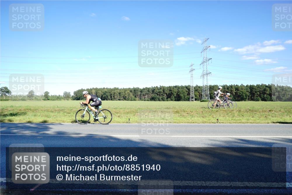 07.09.2025 - 19. Norderstedt Triathlon Michael Burmester http://msf.ph/oto/8851940 07.09.2025 15:47:37 Radfahren 412 meine-sportfotos.de