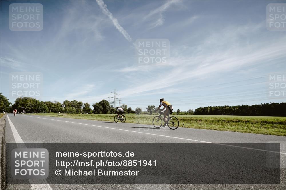 07.09.2025 - 19. Norderstedt Triathlon Michael Burmester http://msf.ph/oto/8851941 07.09.2025 11:28:38 Radfahren 704 meine-sportfotos.de