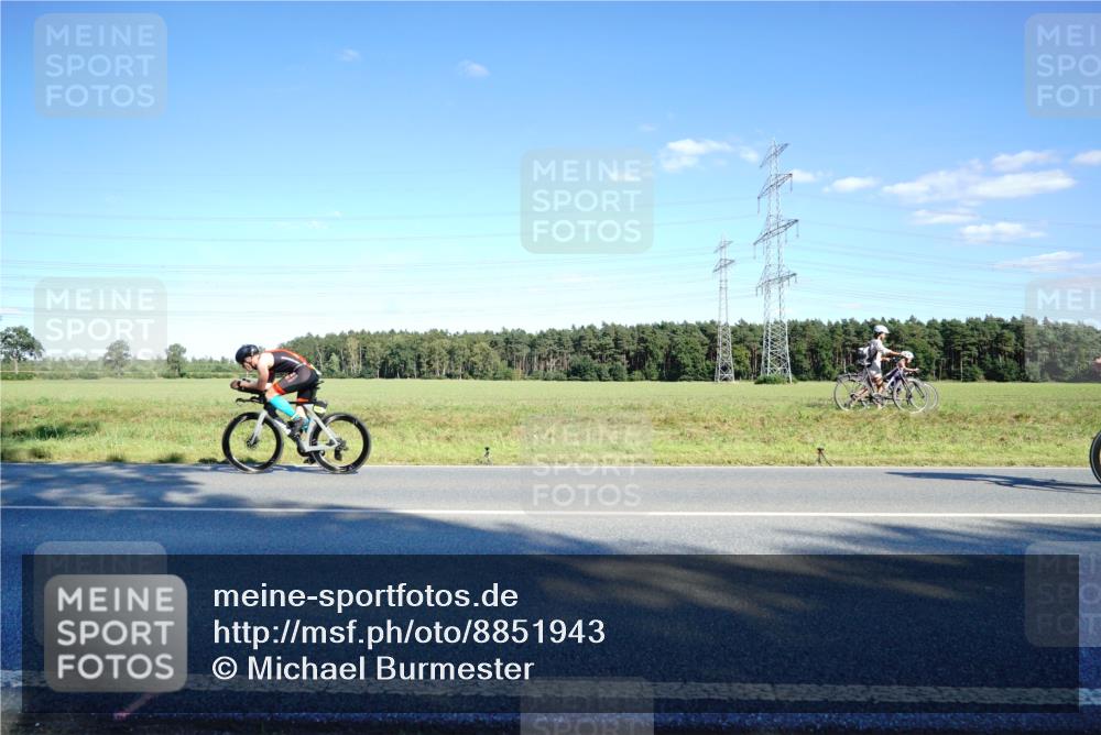 07.09.2025 - 19. Norderstedt Triathlon Michael Burmester http://msf.ph/oto/8851943 07.09.2025 15:47:38 Radfahren 412, 1415 meine-sportfotos.de