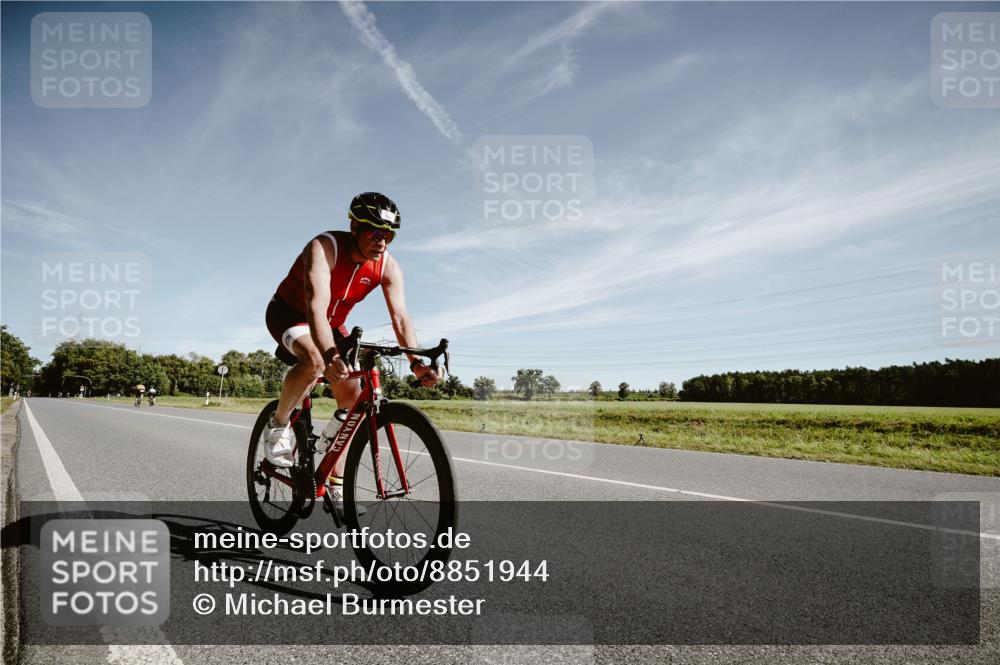 07.09.2025 - 19. Norderstedt Triathlon Michael Burmester http://msf.ph/oto/8851944 07.09.2025 11:28:42 Radfahren 704 meine-sportfotos.de