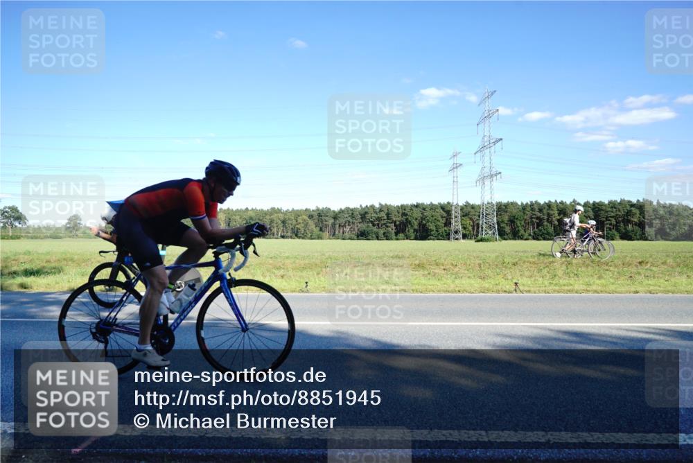 07.09.2025 - 19. Norderstedt Triathlon Michael Burmester http://msf.ph/oto/8851945 07.09.2025 15:47:39 Radfahren 412, 1415, 1419, 1544 meine-sportfotos.de