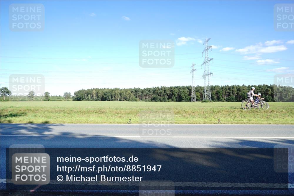 07.09.2025 - 19. Norderstedt Triathlon Michael Burmester http://msf.ph/oto/8851947 07.09.2025 15:47:40 Radfahren 412, 927, 1415, 1419, 1544 meine-sportfotos.de