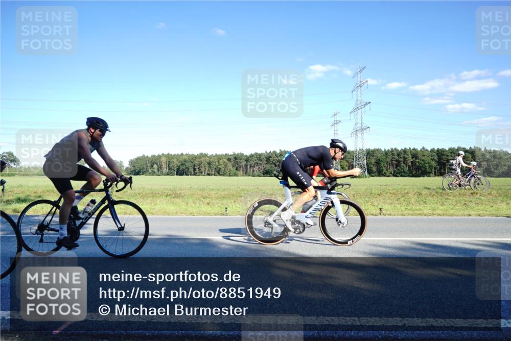 07.09.2025 - 19. Norderstedt Triathlon Michael Burmester http://msf.ph/oto/8851949 07.09.2025 15:47:40 Radfahren 412, 927, 1415, 1419, 1544 meine-sportfotos.de
