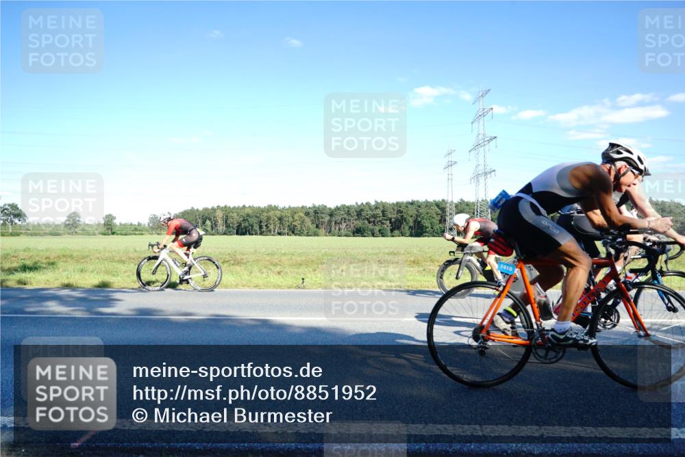 07.09.2025 - 19. Norderstedt Triathlon Michael Burmester http://msf.ph/oto/8851952 07.09.2025 15:47:41 Radfahren 412, 927, 1415, 1419, 1544 meine-sportfotos.de