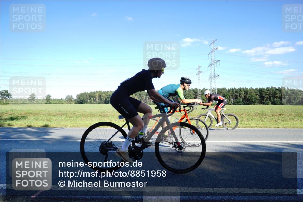 07.09.2025 - 19. Norderstedt Triathlon Michael Burmester http://msf.ph/oto/8851958 07.09.2025 15:47:44 Radfahren 532, 927, 941, 1415, 1419, 1544 meine-sportfotos.de