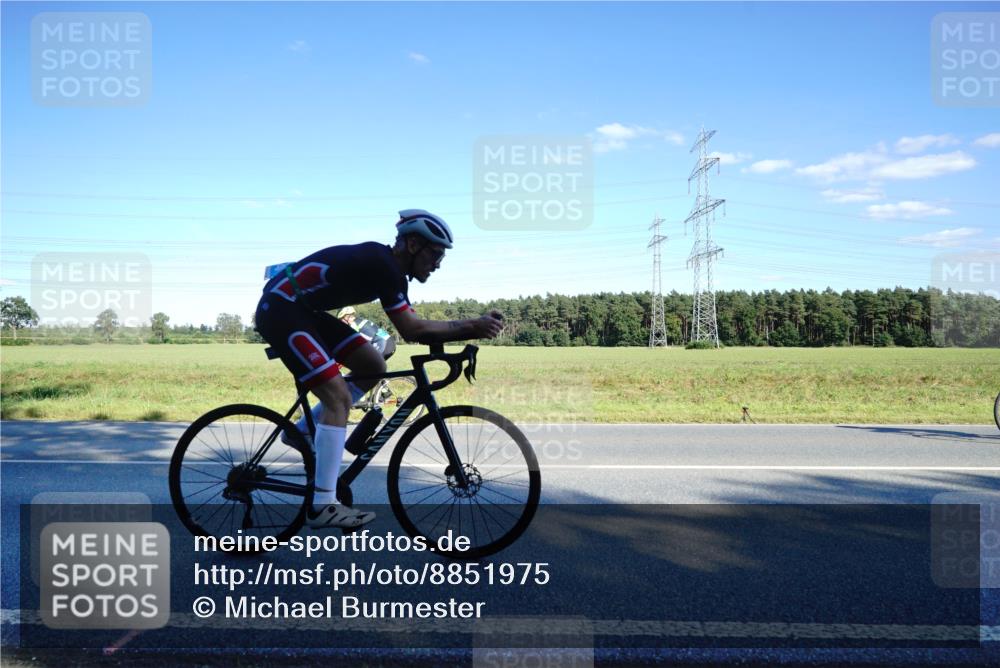 07.09.2025 - 19. Norderstedt Triathlon Michael Burmester http://msf.ph/oto/8851975 07.09.2025 15:47:55 Radfahren 414 meine-sportfotos.de