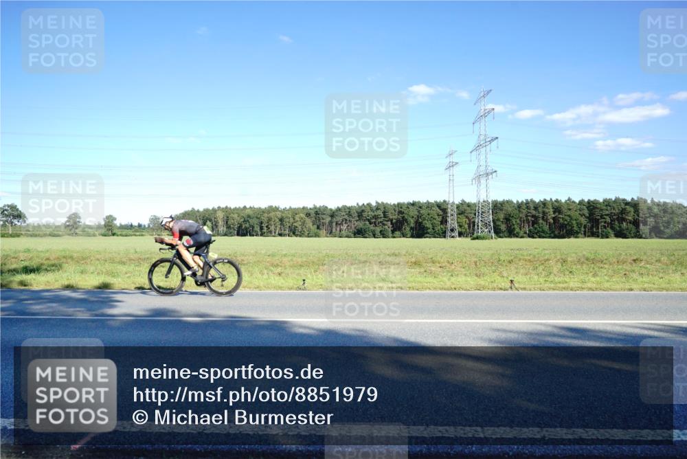 07.09.2025 - 19. Norderstedt Triathlon Michael Burmester http://msf.ph/oto/8851979 07.09.2025 15:47:58 Radfahren 414, 1082, 1473 meine-sportfotos.de
