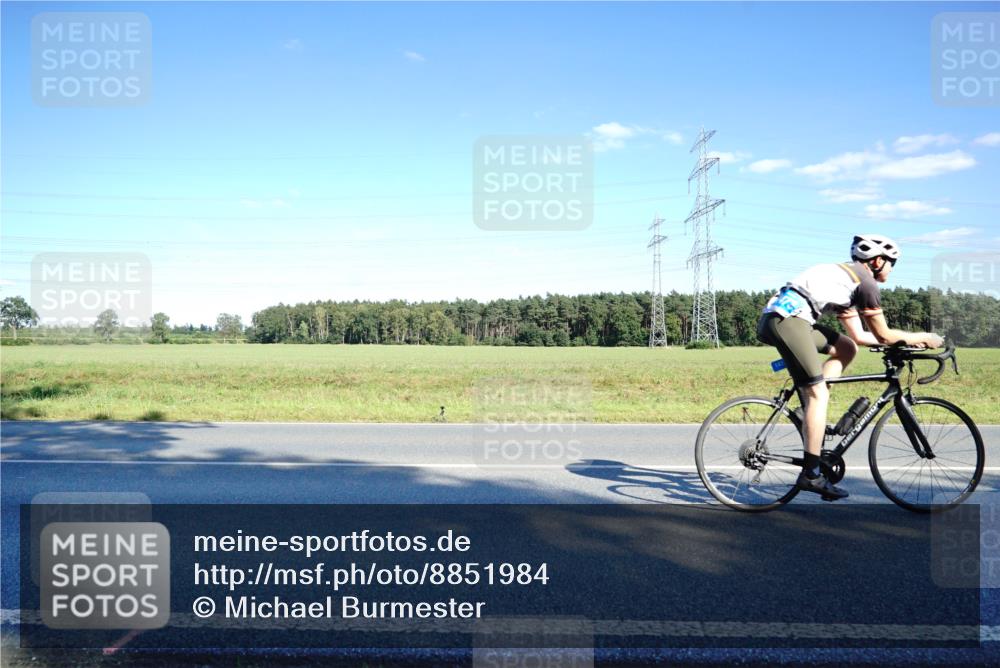 07.09.2025 - 19. Norderstedt Triathlon Michael Burmester http://msf.ph/oto/8851984 07.09.2025 15:47:59 Radfahren 414, 1082, 1473 meine-sportfotos.de