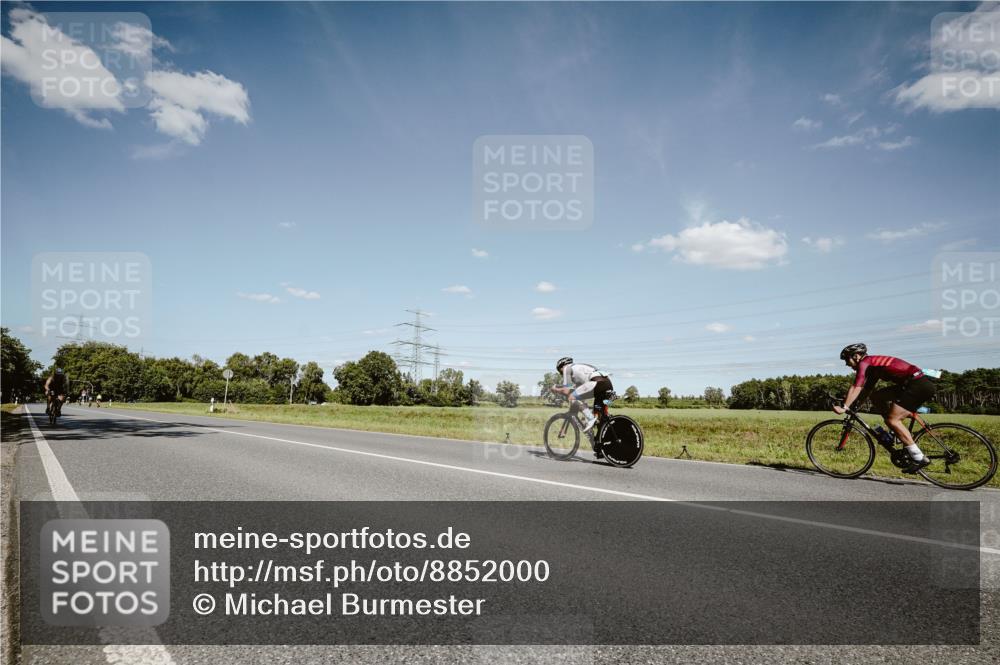 07.09.2025 - 19. Norderstedt Triathlon Michael Burmester http://msf.ph/oto/8852000 07.09.2025 14:30:59 Radfahren 395, 984, 1434 meine-sportfotos.de