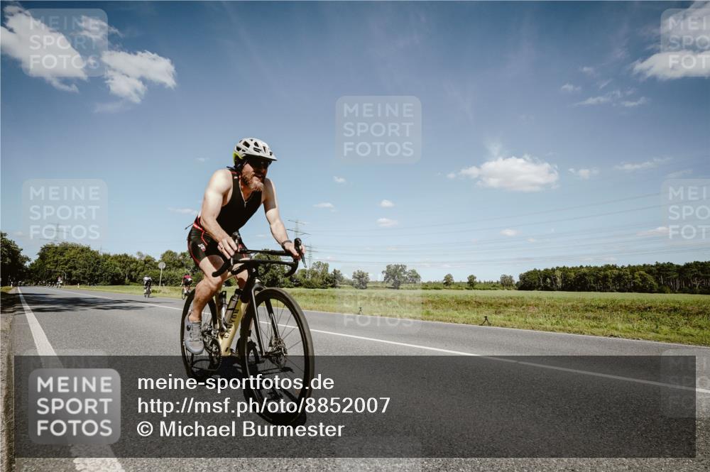 07.09.2025 - 19. Norderstedt Triathlon Michael Burmester http://msf.ph/oto/8852007 07.09.2025 14:31:02 Radfahren 395 meine-sportfotos.de