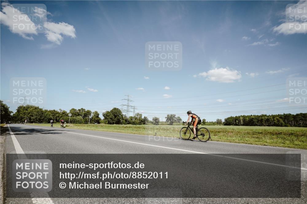 07.09.2025 - 19. Norderstedt Triathlon Michael Burmester http://msf.ph/oto/8852011 07.09.2025 14:31:03 Radfahren 395 meine-sportfotos.de