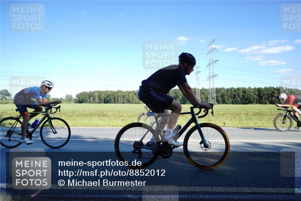 07.09.2025 - 19. Norderstedt Triathlon Michael Burmester http://msf.ph/oto/8852012 07.09.2025 15:48:10 Radfahren 381, 406, 425, 1051, 1065, 1073, 1531, 1563 meine-sportfotos.de