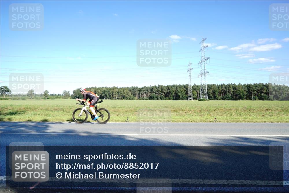 07.09.2025 - 19. Norderstedt Triathlon Michael Burmester http://msf.ph/oto/8852017 07.09.2025 15:48:12 Radfahren 381, 425, 1051, 1065, 1073, 1563 meine-sportfotos.de