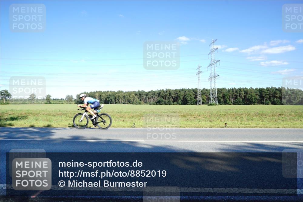 07.09.2025 - 19. Norderstedt Triathlon Michael Burmester http://msf.ph/oto/8852019 07.09.2025 15:48:13 Radfahren 381, 425, 1073 meine-sportfotos.de