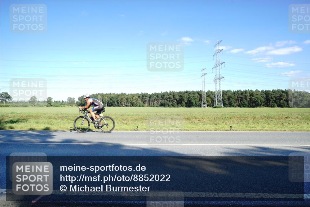 07.09.2025 - 19. Norderstedt Triathlon Michael Burmester http://msf.ph/oto/8852022 07.09.2025 15:48:18 Radfahren 1064 meine-sportfotos.de