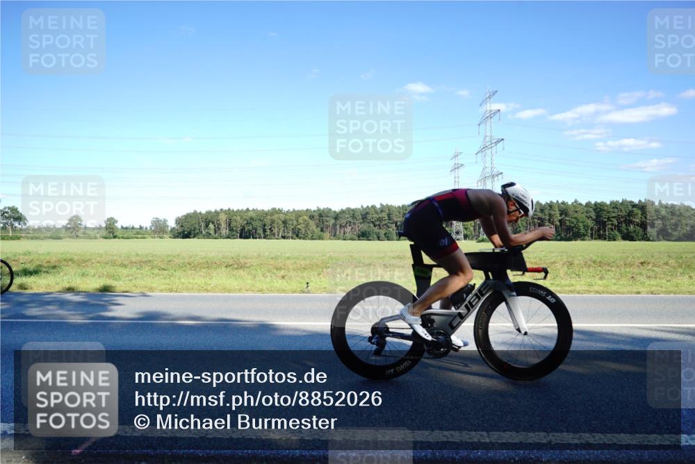 07.09.2025 - 19. Norderstedt Triathlon Michael Burmester http://msf.ph/oto/8852026 07.09.2025 15:48:20 Radfahren 1064 meine-sportfotos.de