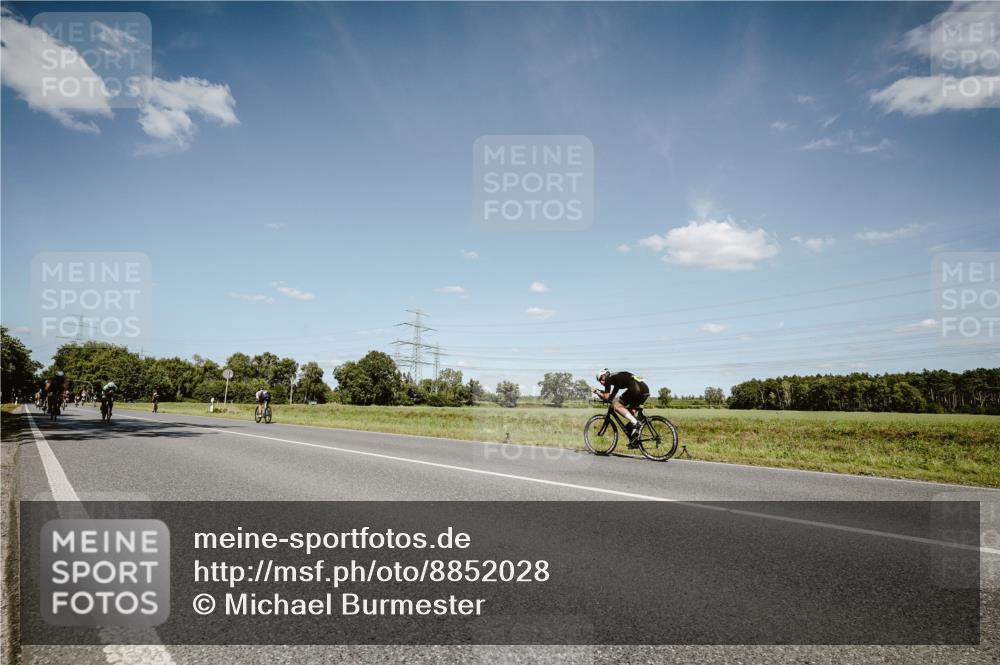07.09.2025 - 19. Norderstedt Triathlon Michael Burmester http://msf.ph/oto/8852028 07.09.2025 14:31:14 Radfahren 960, 1010, 1016 meine-sportfotos.de