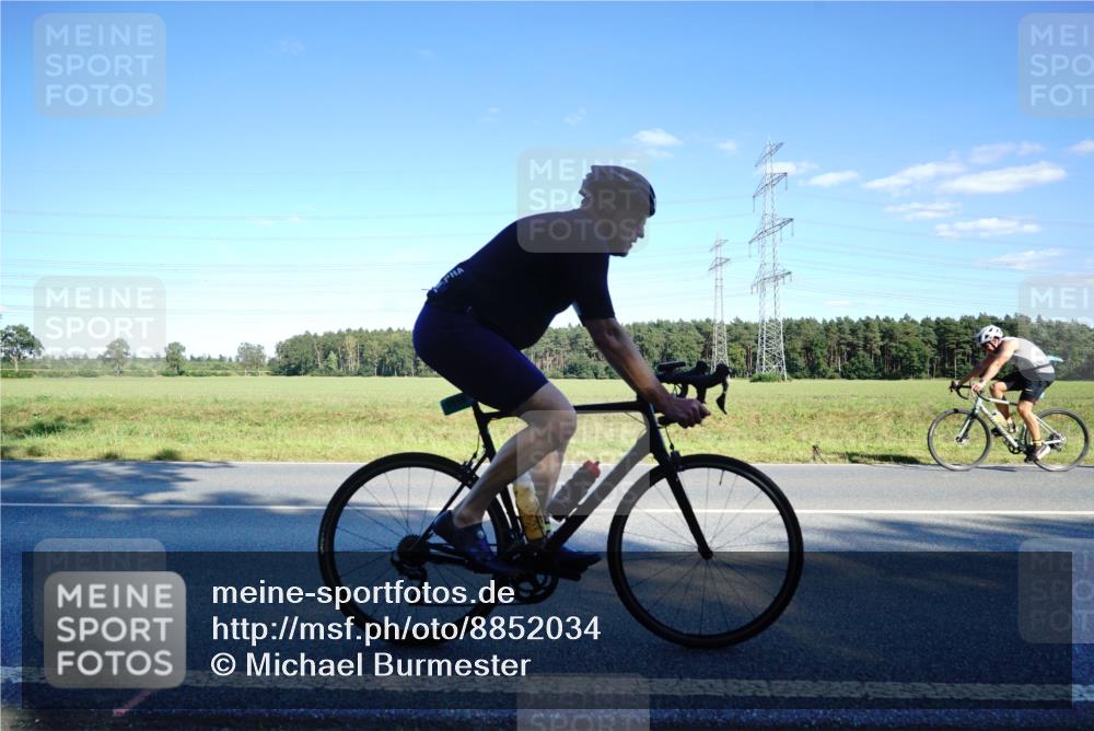07.09.2025 - 19. Norderstedt Triathlon Michael Burmester http://msf.ph/oto/8852034 07.09.2025 15:48:23 Radfahren 1064, 1516 meine-sportfotos.de