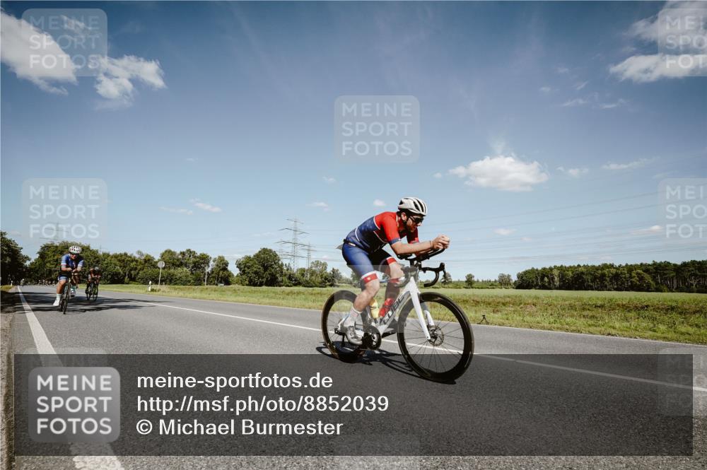 07.09.2025 - 19. Norderstedt Triathlon Michael Burmester http://msf.ph/oto/8852039 07.09.2025 14:31:19 Radfahren 960, 1010, 1016, 1447, 1457, 1491, 1496 meine-sportfotos.de
